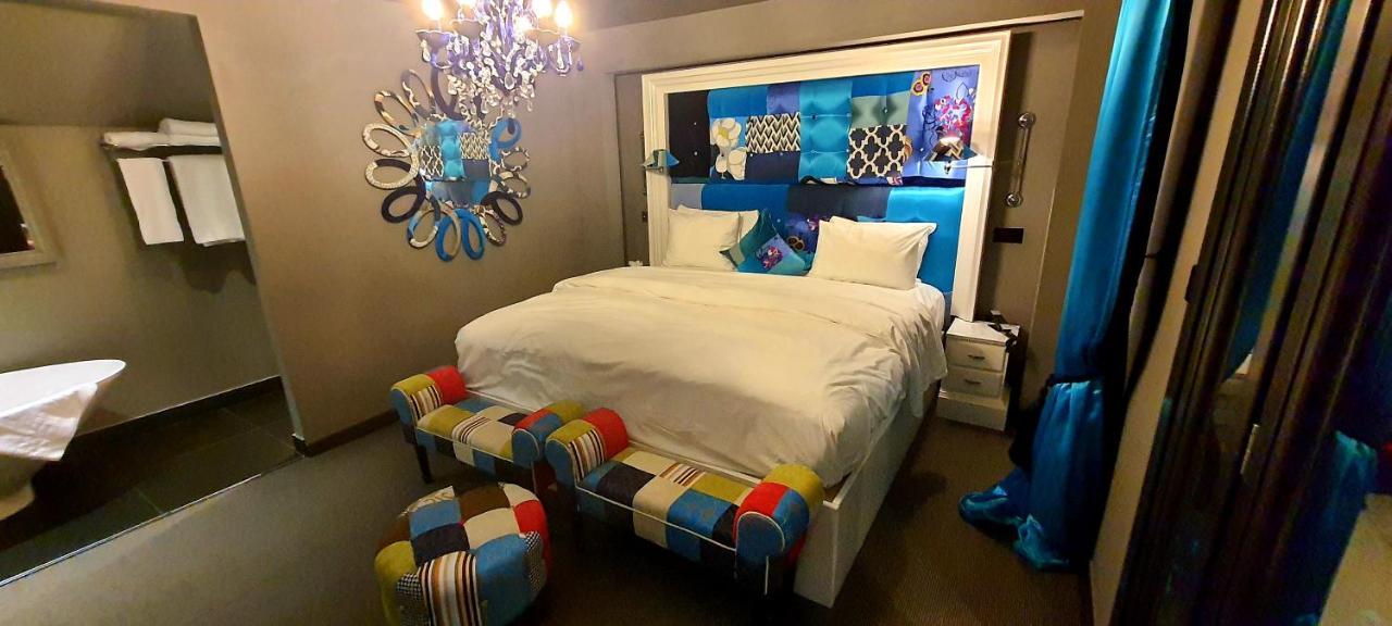 더 익스비셔니스트 호텔 바이 더키컬렉션 런던 외부 사진 A bedroom at the hotel