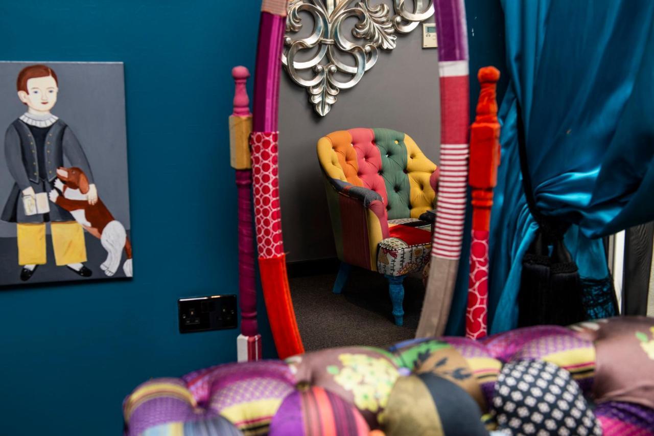 더 익스비셔니스트 호텔 바이 더키컬렉션 런던 외부 사진 The interior of the dressing room at The Old Vic