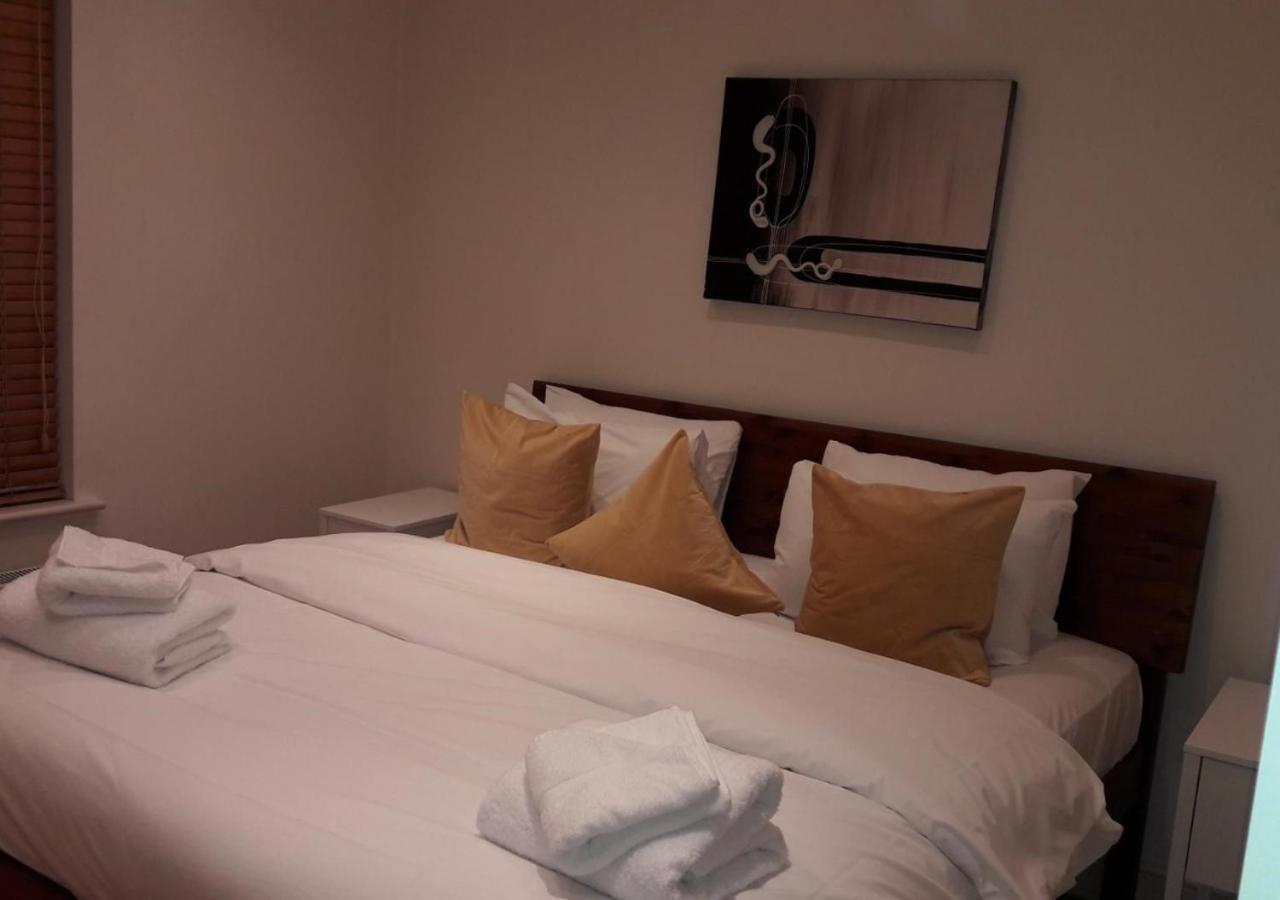 더 익스비셔니스트 호텔 바이 더키컬렉션 런던 외부 사진 A bedroom at the hotel